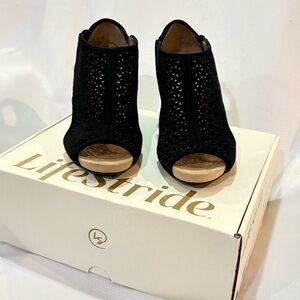Life Stride Black Cutout Peep-Toe wedges